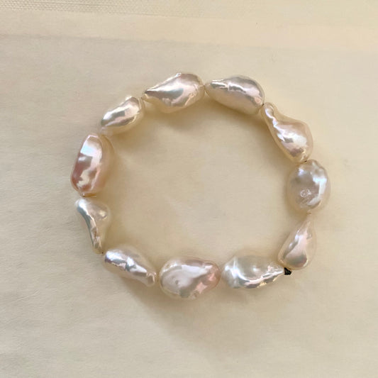 Stretchy Pearl Bracelet